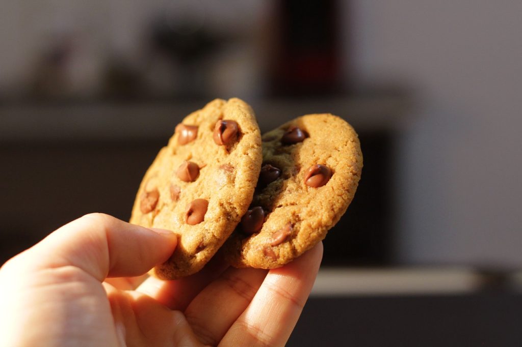 songwriting - let her scream - chocolate chip cookies - 12 Simile Examples That Aren’t Cliches (How to Write Them)