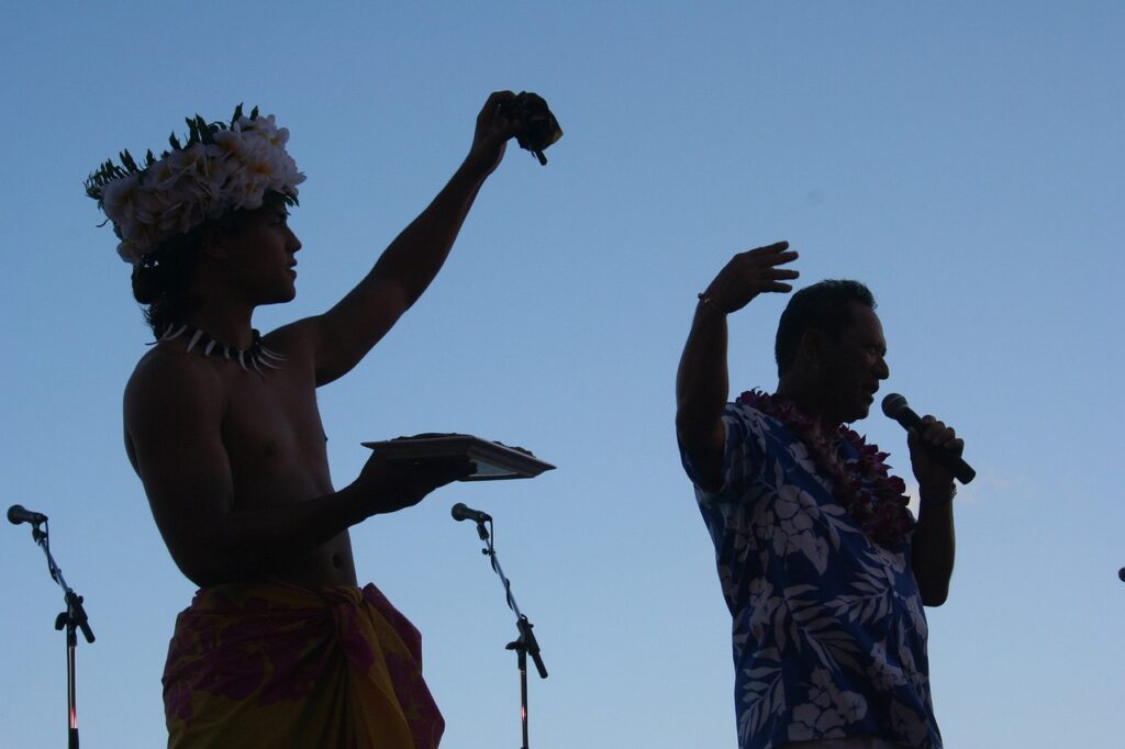 How to Tune C Wahine Like a Hawaiian - Luau Performers