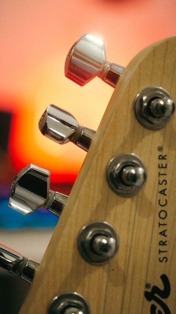What Common Mistakes Do People Make When Tuning Their Guitars - Strat Tuning Machines - Yes it is Possible to Tune a Guitar Perfectly