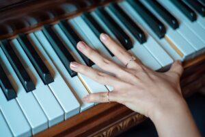 Do My Hands Sizes Affect Learning Performance on the Piano - Hand Reaching for an Octave