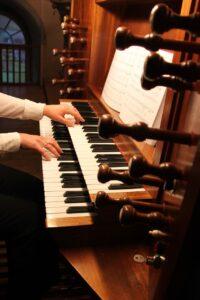 Advanced Tone Color Concepts for Playing Pipe Organ Music - Organ Keyboard and Stops