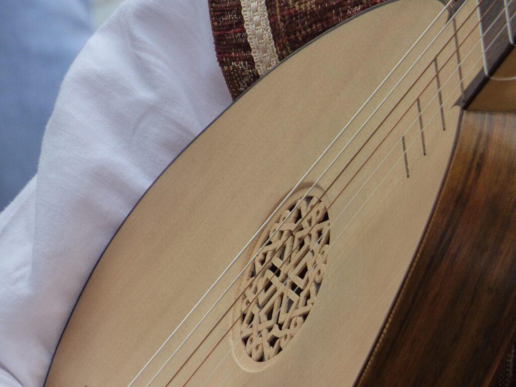 How Easy Is It to Play Renaissance Lute – Lute Rosette