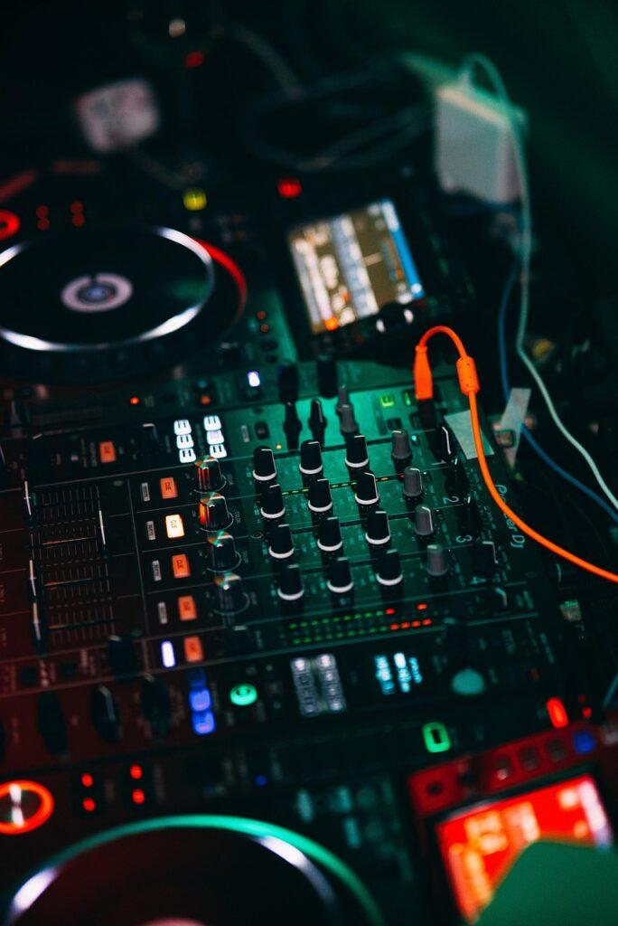 How to Sound Like a Pro Disc Jockey (DJ) - DJ Controller
