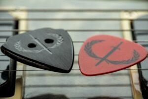 Learn the Secret of How to Play Guitar Pull-Offs - Picks