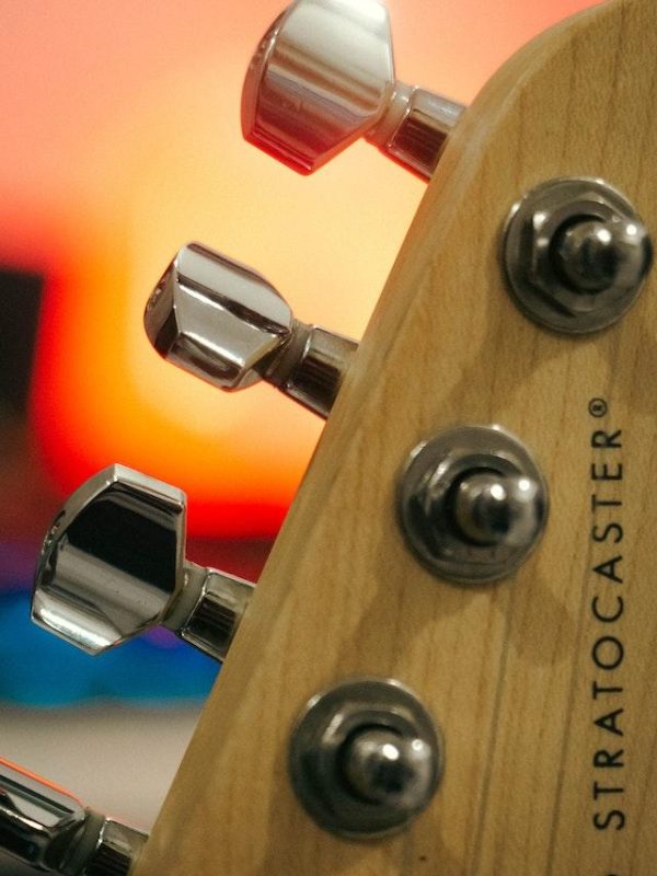 What Common Mistakes Do People Make When Tuning Their Guitars - Strat Tuning Machines - Yes it is Possible to Tune a Guitar Perfectly